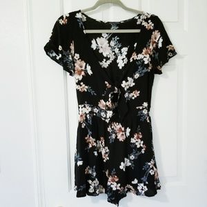 AE Black Romper with flower detail & pockets!